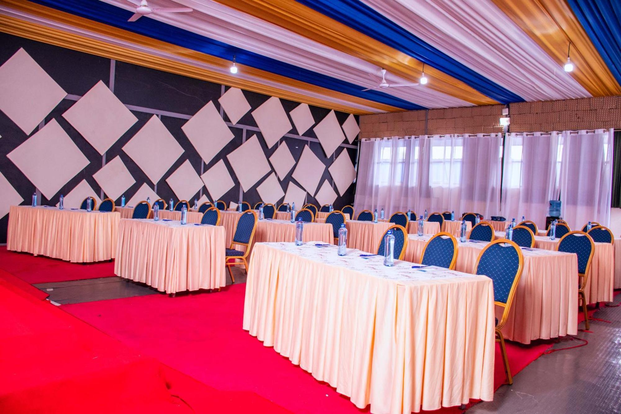 Buraha Zenoni Hotel And Resort Nakuru Exterior foto